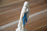 Statue Notre-Dame de Lourdes vue de côté