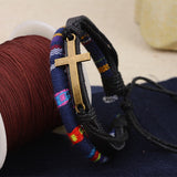 Bracelet Croix en Cuir Multicolore vu en détail