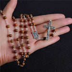 Chapelet Catholique Croix de Style Antique, Perles de Bois et Médaillon Vierge Marie en détail